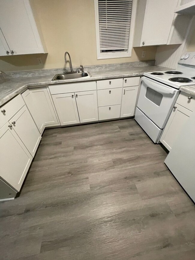 Building Photo - 281 17th Ave