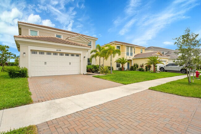 Foto del edificio - 5530 Macoon Wy