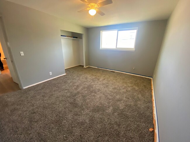 Building Photo - Roy Duplex