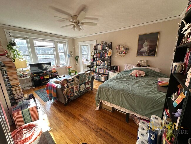 Building Photo - 1665 Commonwealth Ave