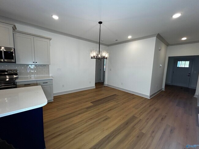 Foto del edificio - 209 Emma Harris Cir