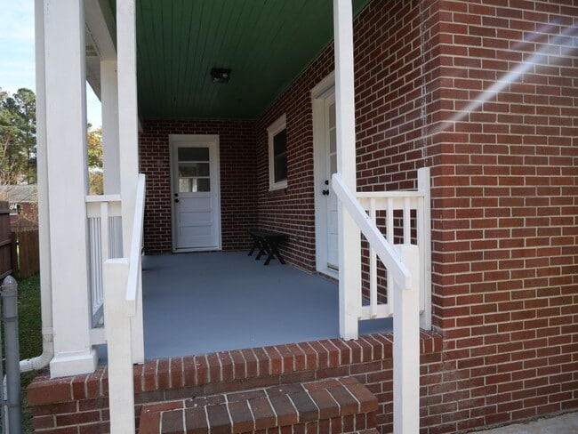 Building Photo - 8 Terrace Dr