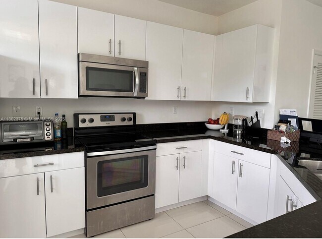 Foto del edificio - 415 NE 194th Ln