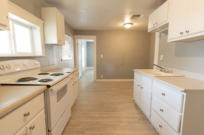 Building Photo - 911 N 8th St