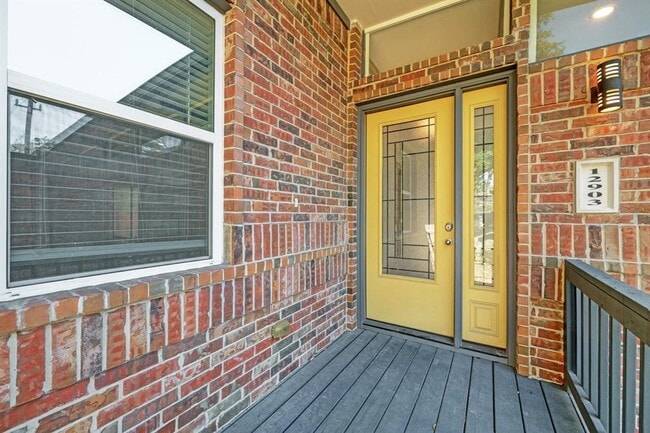 Building Photo - 12903 Figaro Dr