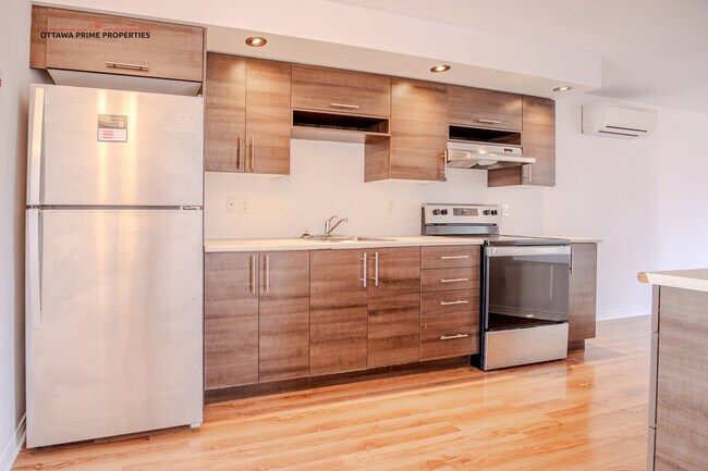 Photo du bâtiment - Modern studio apartment near downtown Ottawa