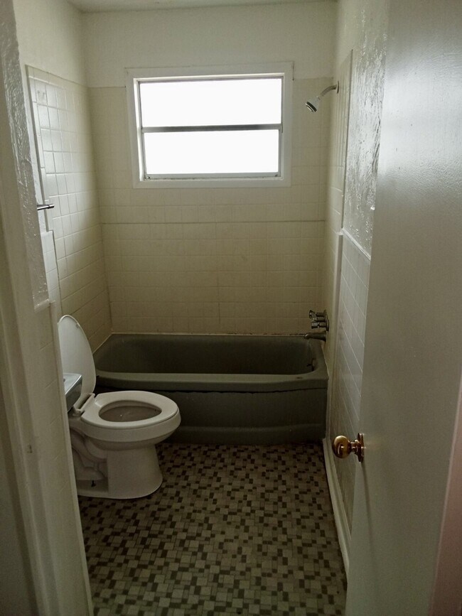 Building Photo - 501 Wynhurst