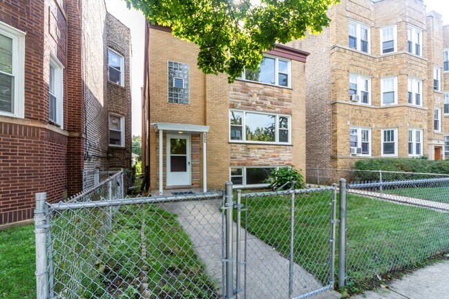 Foto del edificio - 2449 W Fargo Ave