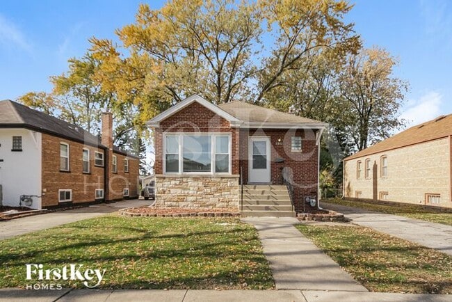 Building Photo - 8912 S Sacramento Ave