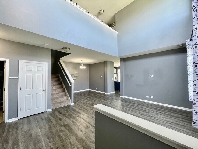 Building Photo - 515 Majestic Ln