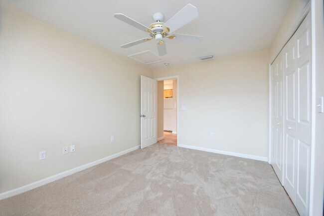 Foto del edificio - ******PET FRIENDLY** 1 BED/1 BATH - GREAT LOCATION - WALK TO THE BEACH! NAPLES PARK - NO HOA