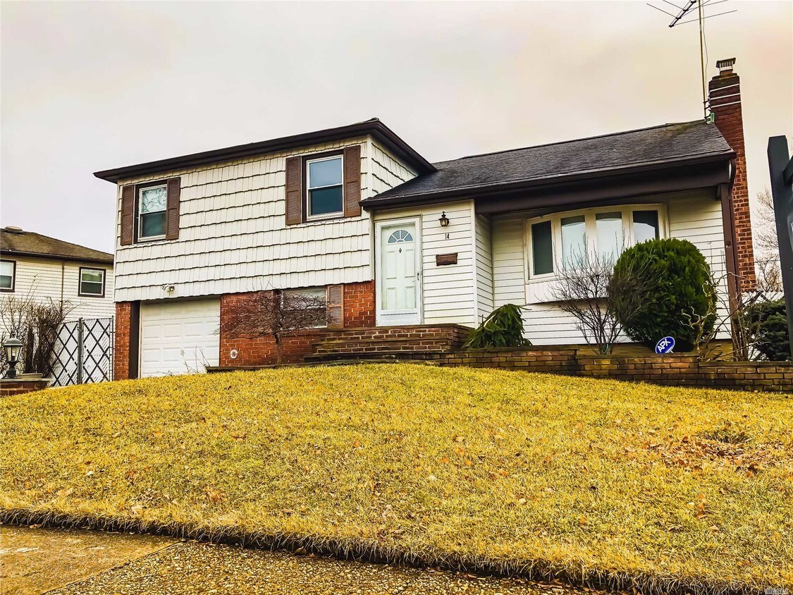 14 Walnut Dr, Syosset, NY 11791 House for Rent in Syosset, NY