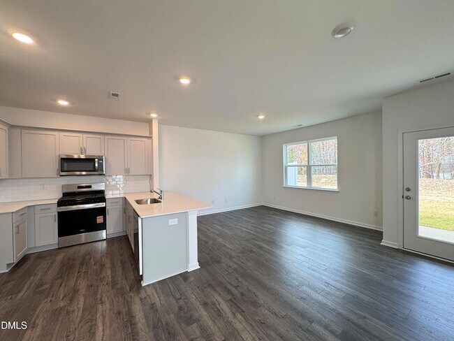 Foto del edificio - 419 Belgian Red Wy