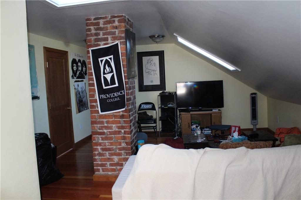 Foto principal - 141 Pembroke Ave