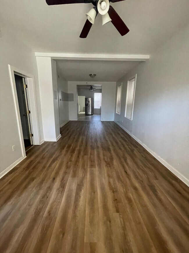 Foto del edificio - 2642 W Superior St