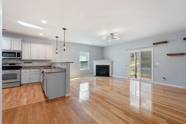 Building Photo - 4221 Lochurst Dr