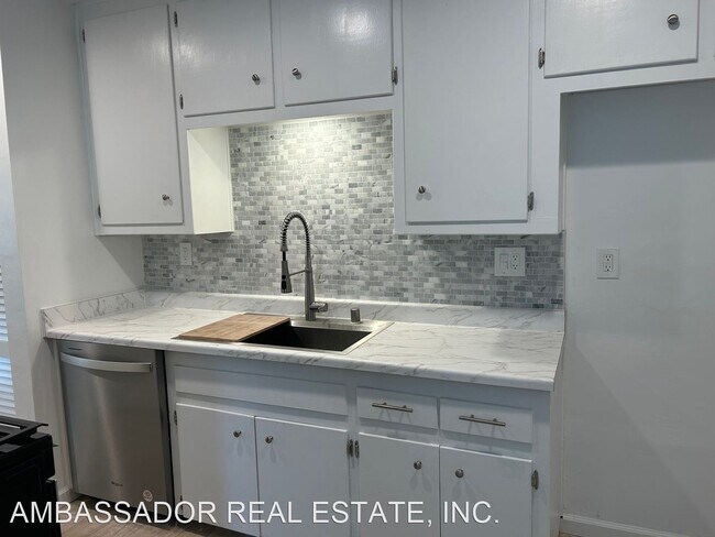 Building Photo - 2 br, 1 bath House - 204 Avalon Drive