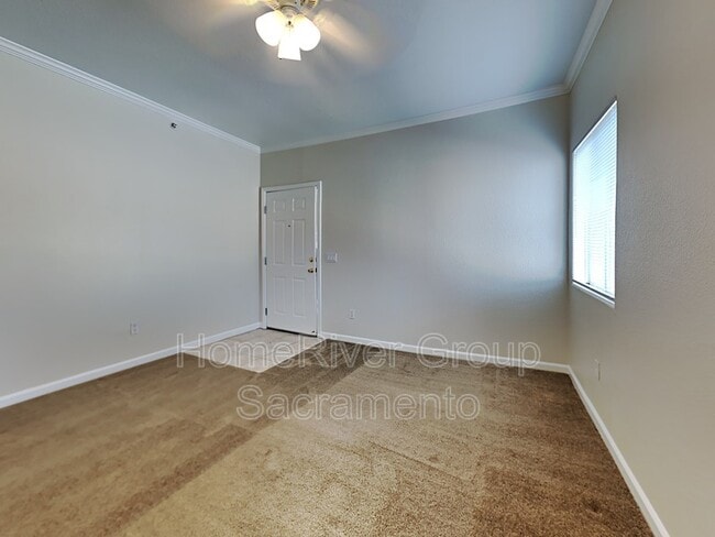 Building Photo - 10001 Woodcreek Oaks Blvd