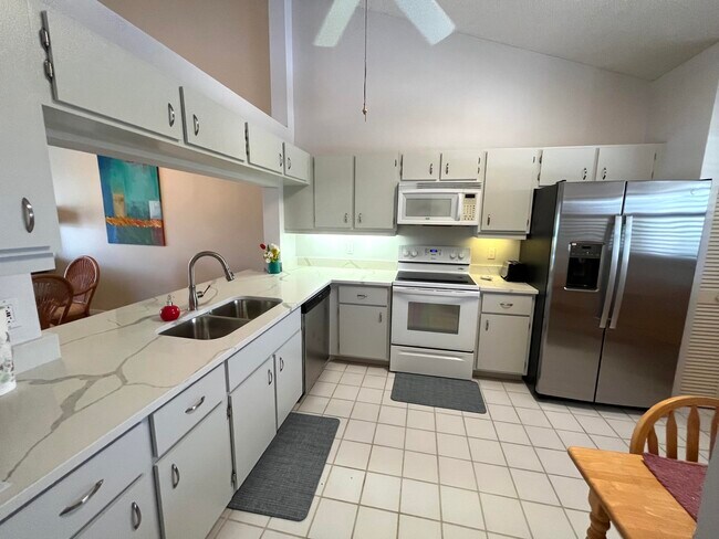 Building Photo - 6944 Briarlake Cir