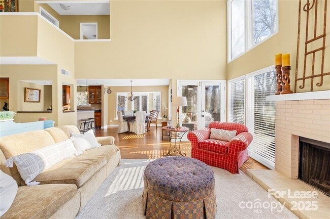 Building Photo - 2900 Hanson Dr