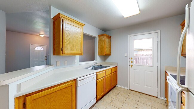 Foto del edificio - 2 WEEKS FREE RENT!!!! Fully remodeled dupl...