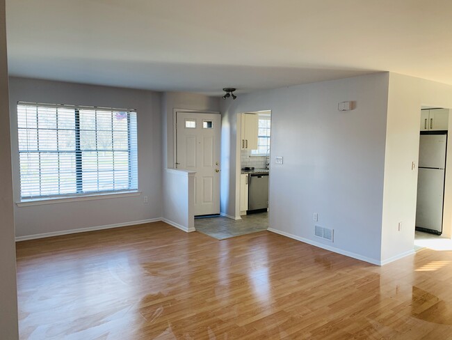 Living Room - 1 Fairway Ct