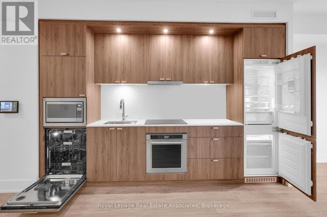 Building Photo - 259 The Kingsway