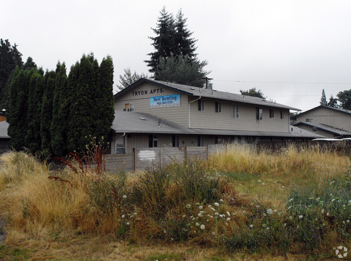 Building Photo - Tryon Apartments