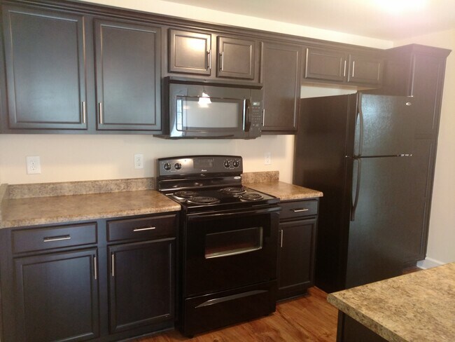 Foto del edificio - 8201 Lenox Creekside Dr