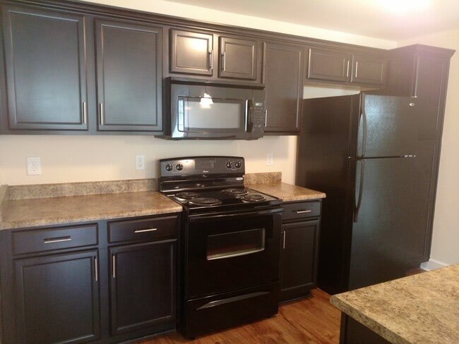 Building Photo - 8201 Lenox Creekside Dr