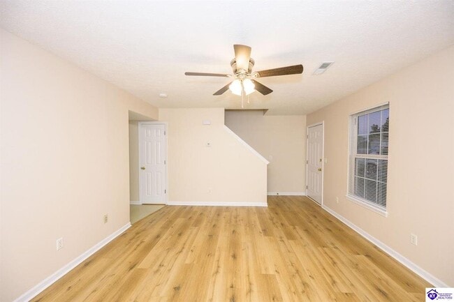 Foto del edificio - 130 Skyline Dr