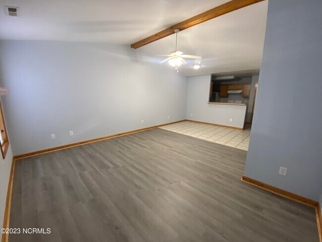 Building Photo - 121 Arabian Ln