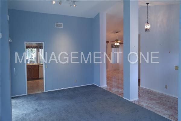 Building Photo - Spectacular POOL Home with GUEST FLAT