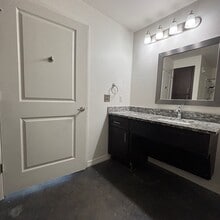 Building Photo - Renaissance Pointe