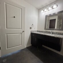 Building Photo - Renaissance Pointe