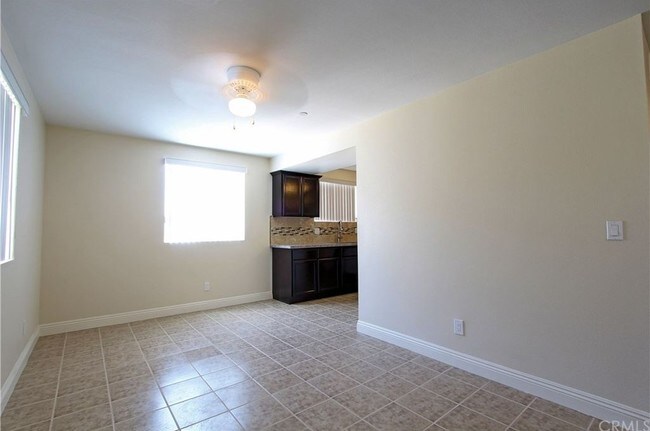 Foto del edificio - 343 E 37th St