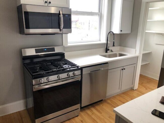 Foto del edificio - 2 bedroom in CHICAGO IL 60645