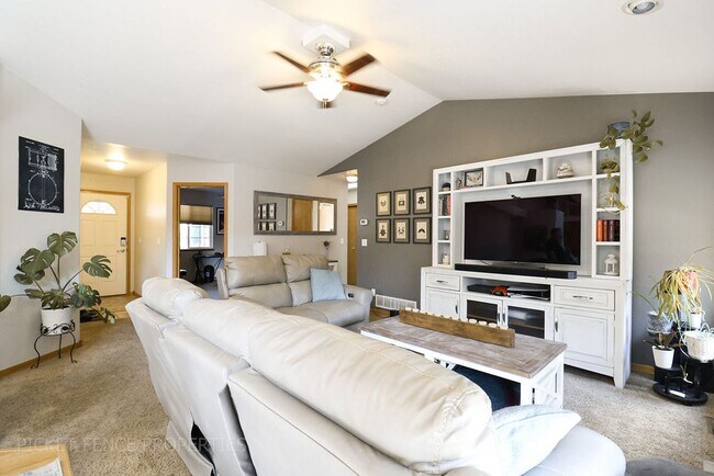 Foto del edificio - 5 Bedroom, Beautiful Home in Loveland!