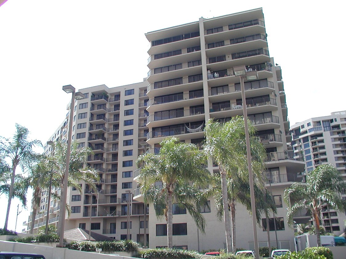 Building Photo - Brickell Key Two Condo