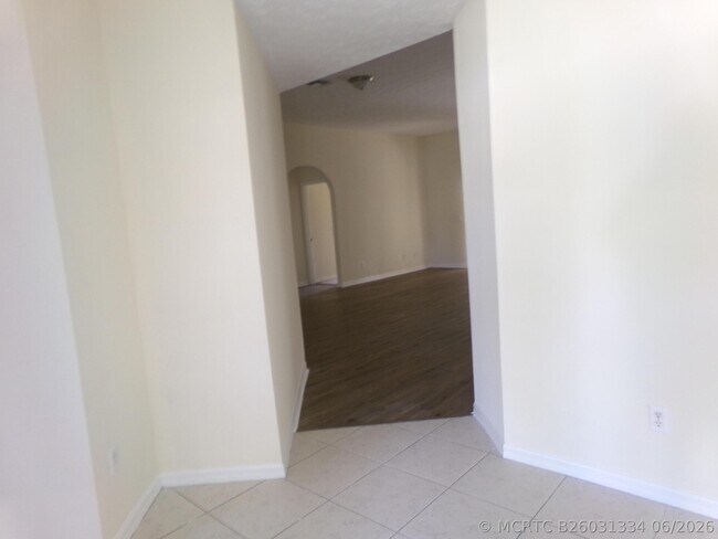 Building Photo - 3014 SW Segovia St