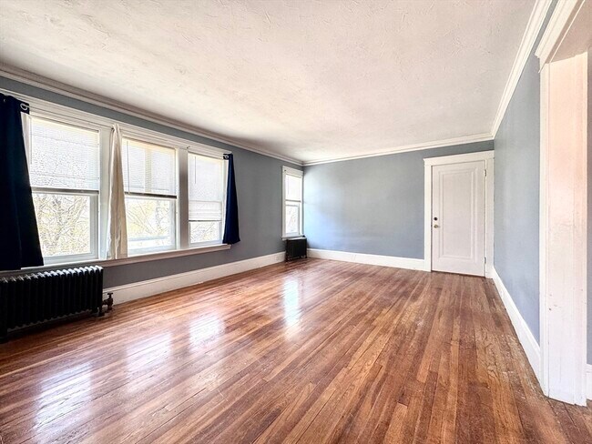 Foto del edificio - 58 Longfellow Rd