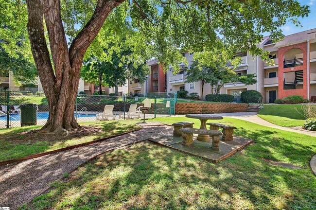 Foto del edificio - 2601 Duncan Chapel Rd