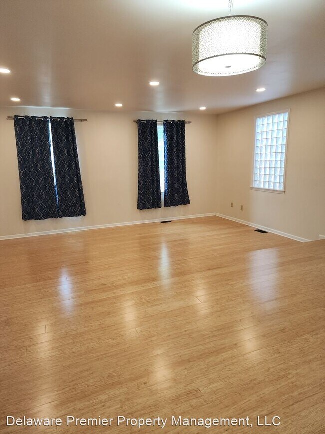 Building Photo - 3 br, 2.5 bath House - 49 E McCaulley Ct