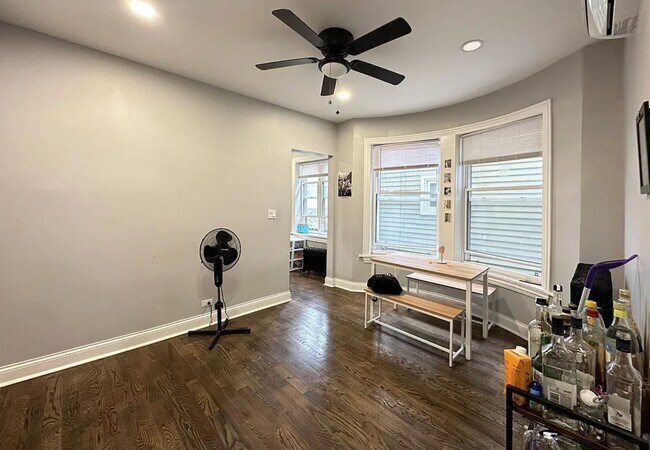 Foto del edificio - 6259 N Lakewood Ave