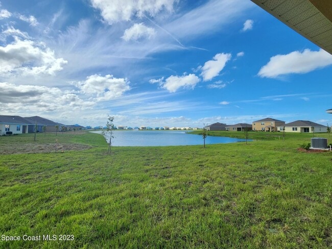 Foto del edificio - 1232 McFarland Dr