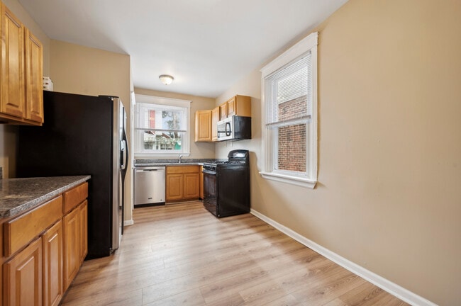 Building Photo - 5122 N Hutchinson St