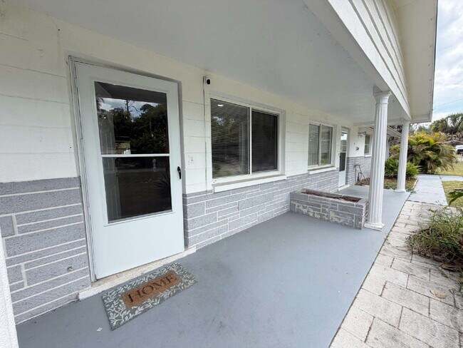 Foto del edificio - "Charming 2-Bedroom Duplex Retreat in New Port Richey - Perfect for Cozy Living!"