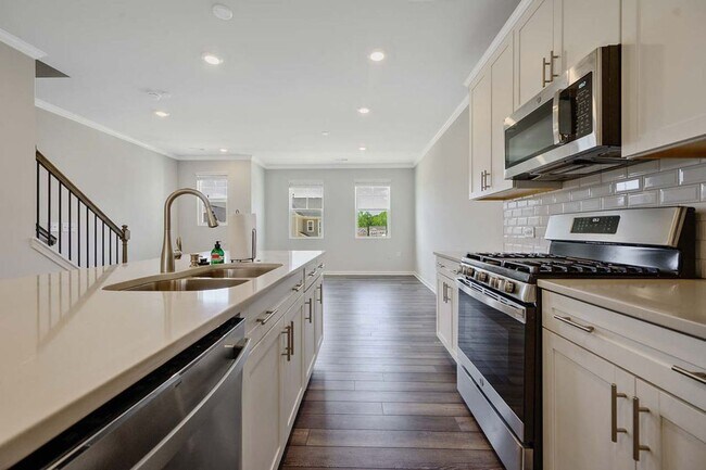 Building Photo - Like new near downtown Wake Forest! First ...