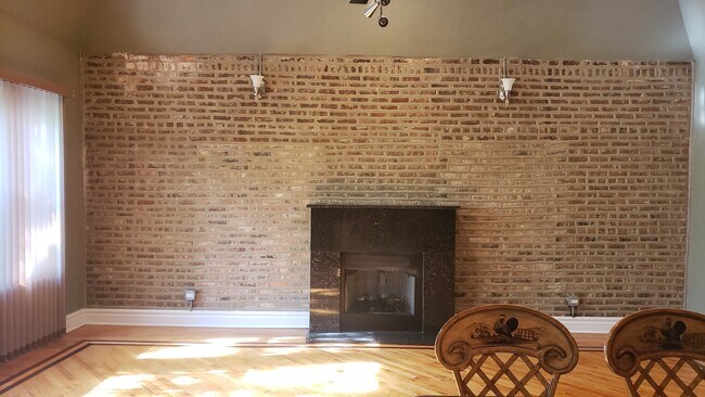 Building Photo - 4847 S Vincennes Ave