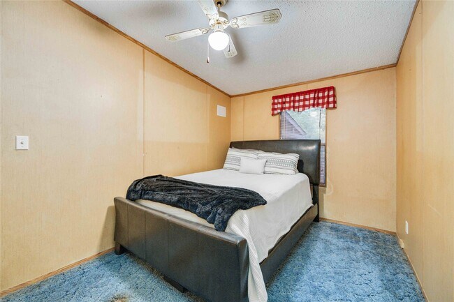 Building Photo - 20314 Great Lake St